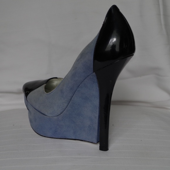 Bebe "France" Suede & Patent Wedge/Platform Pump- Sz. 7 - Picture 5 of 16